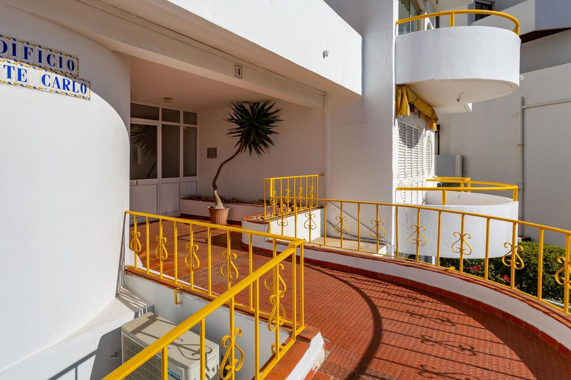 Typical T2 In Albufeira W/ Balcony By Lovelystay Bagian luar foto